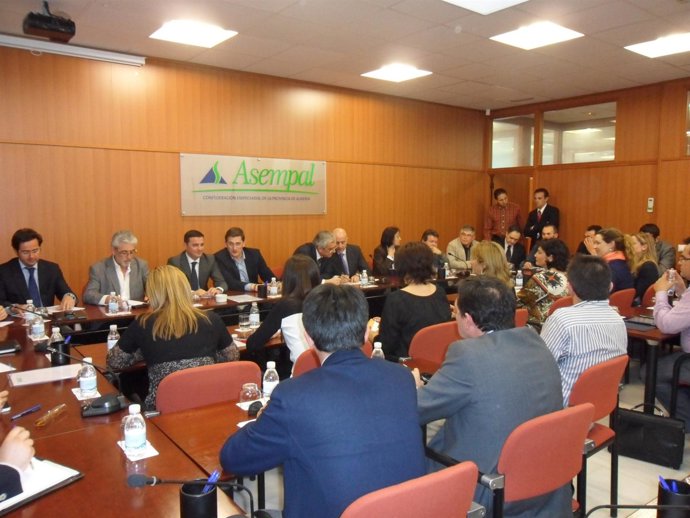Asistentes a la tercera reunión del pacto por Almería