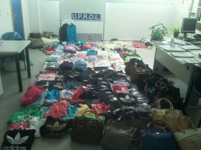 Policía Local interviene 391 prendas falsificadas en el mercado de Purias