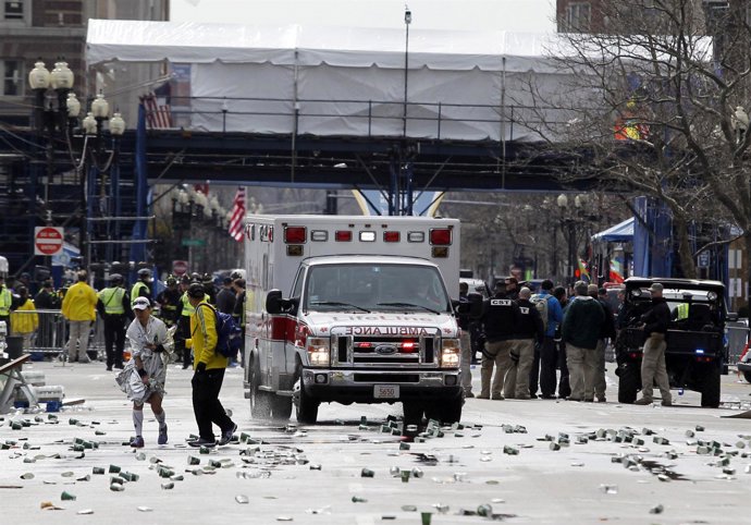 Dos explosiones dejan 2 muertos y varios heridos en Boston