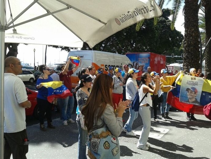 Concentración frente al Consulado de Venezuela