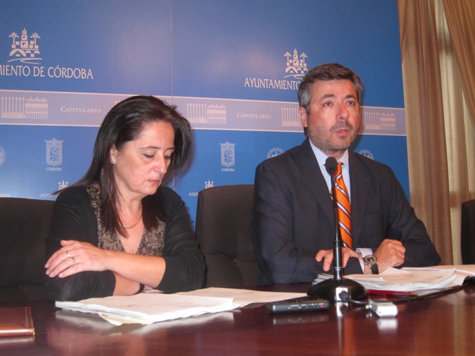 Torrico acompañado de Tamayo en rueda de prensa