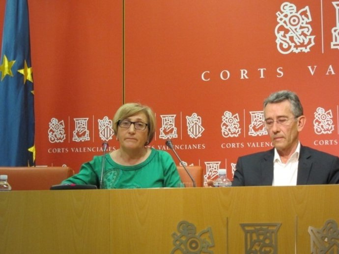Ana Barceló y Antonio Torres en la rueda de prensa tras la Junta de Síndics