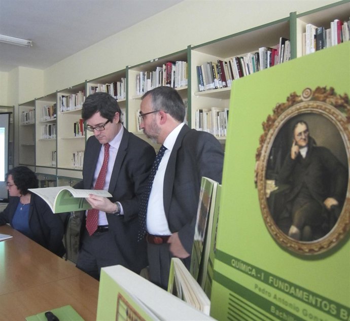 El consejero José Iribas y Fernando Carbajo.