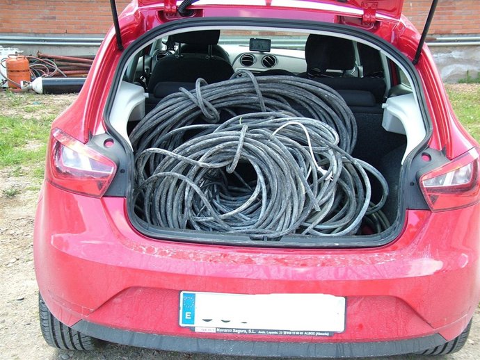 Material ocupado por la policía a los dos detenidos.