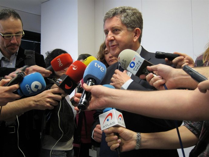 El exconsejero Álvaro Miranda tras comparecer ante la juez.