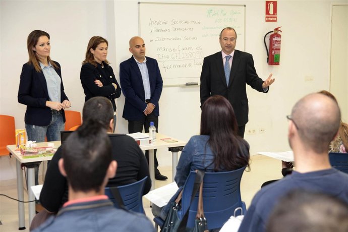 El alcalde, en la inauguración de los cursos del proyecto 'Aire'