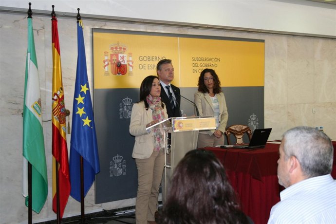 Sousa interviene en el curso, junto a Primo Jurado