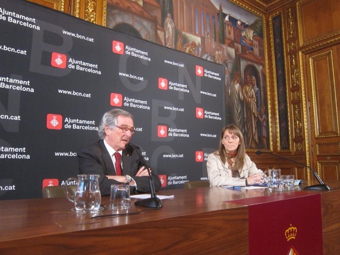 El alcalde de Barcelona, Xavier Trias, y la concejal de Nou Barris, Irma Rognoni