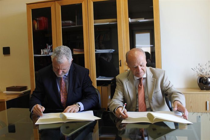 Francisco Puchol y Ramón Ferrer firman un acuerdo de colaboración