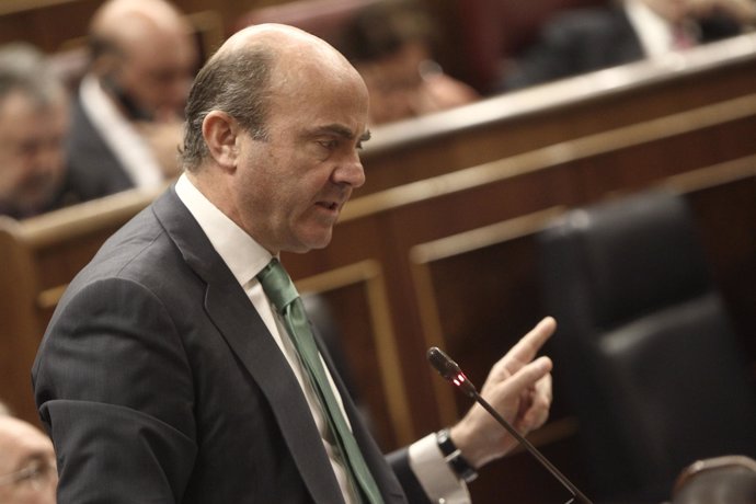 El ministro Luis de Guindos hoy en el Congreso de los Diputados