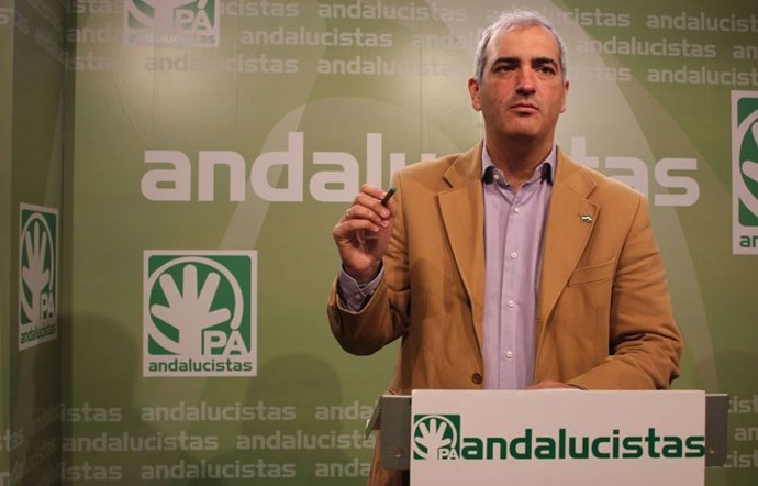 El secretario general del PA, Antonio Jesús Ruiz, en rueda de prensa 