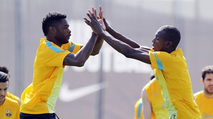 Song y Abidal en un entrenamiento del FC Barcelona