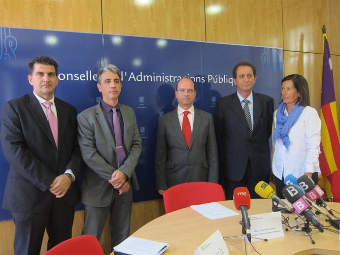 Rueda de prensa campaña internet