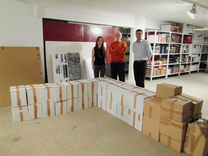 Un vecino de Alfafar dona un millar de libros a la Biblioteca Pública Municipal