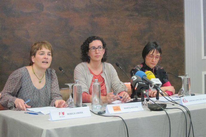 Rebeka Ubera (Aralar), Marta Rovira (ERC) y Lorena López de la Calle (EA)