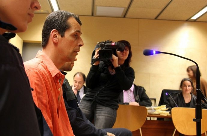Juicio al acusado de matar a un empleado de banca en Roses