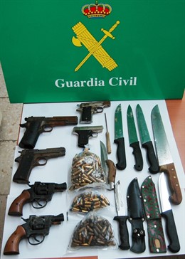 Las armas encontradas en el zulo de una zona boscosa de Ceuta