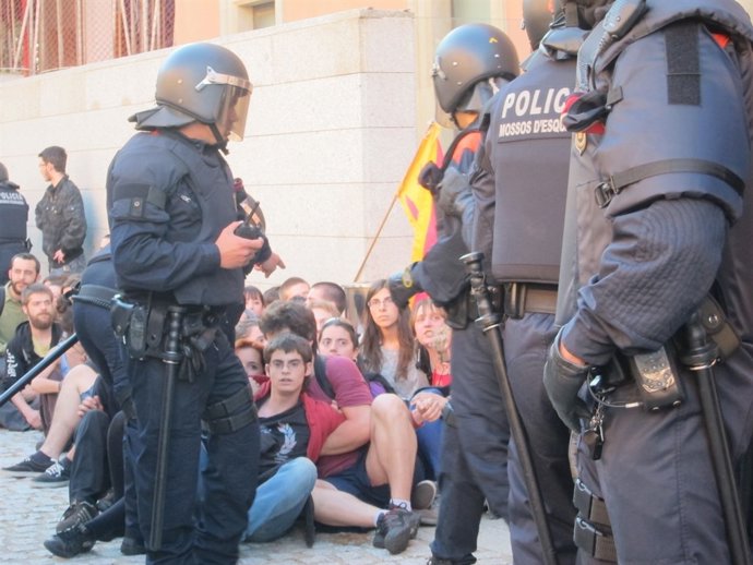Protesta de estudiantes ante la UPF