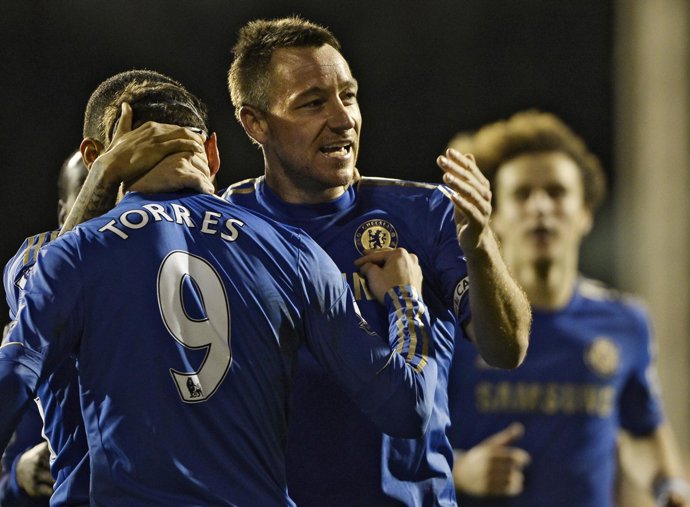 John Terry se abraza con Torres
