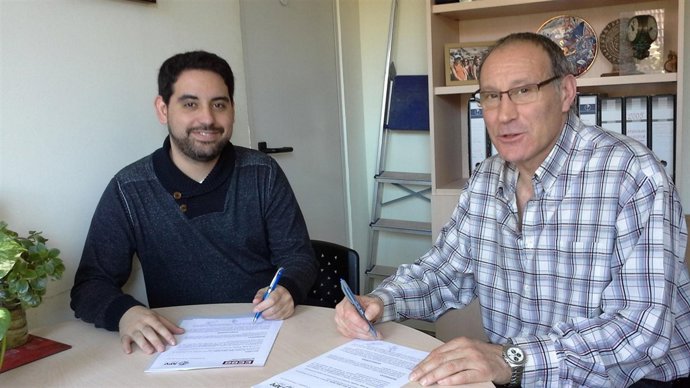 Firma del acuerdo entre CC.OO.  Y la Asociación de la Prensa de Valladolid