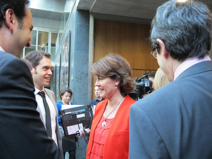 Yolanda Barcina a su llegada al Parlamento.