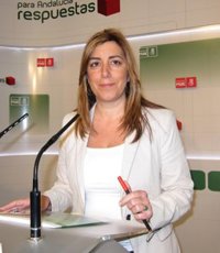 Susana Díaz pide al PSOE estar como una "piña" en torno a Rubalcaba