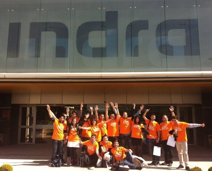 Jóvenes Yuzz  visitan la sede de Indra en Madrid