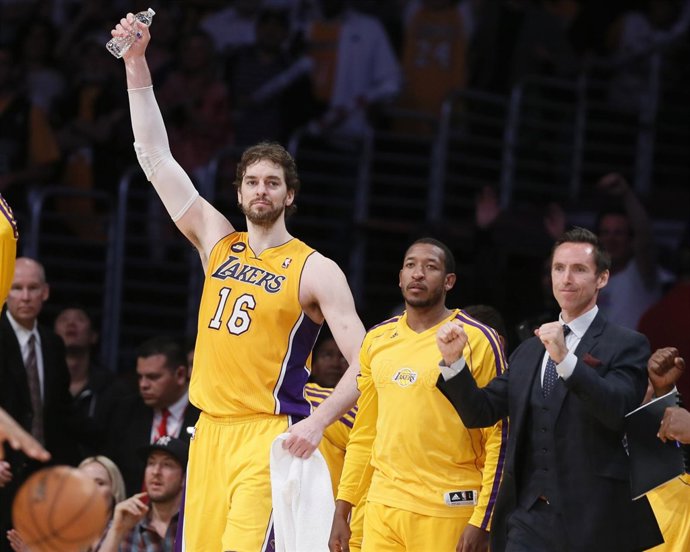 Pau Gasol (Los Angeles Lakers) y Steve Nash