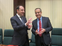 El conseller R.Espadaler y Celestino Corbacho (PSC)