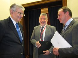 Eduardo Torres-Dulce y Fernando Zubiri en el acto en Zaragoza