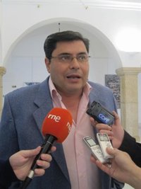 Capilla (UGT) insiste en que los grupos deben entender la Renta Básica como "un derecho" y no como "limosna"