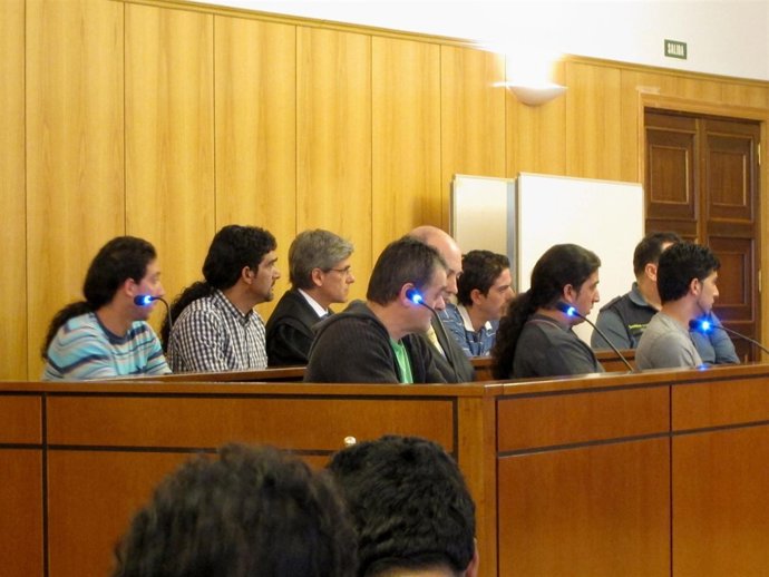 Los seis acusados, durante el juicio en la Audiencia de Valladolid.