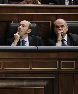 Alfredo Pérez Rubalcaba y Manuel Chaves en el Congreso