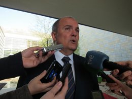 El consejero de Fomento del Gobierno de Navarra, Luis Zarraluqui.