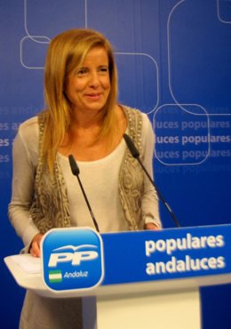 La secretaria de Turismo del PP-A, Rosario Alarcón, hoy en la sede del PP-A