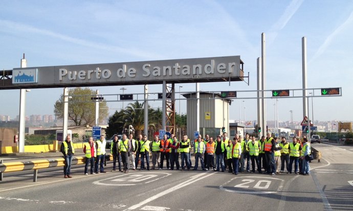 Paros en empresas consignatarias del Puerto de Santander