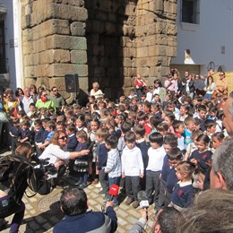 La escuela adopta un monumento