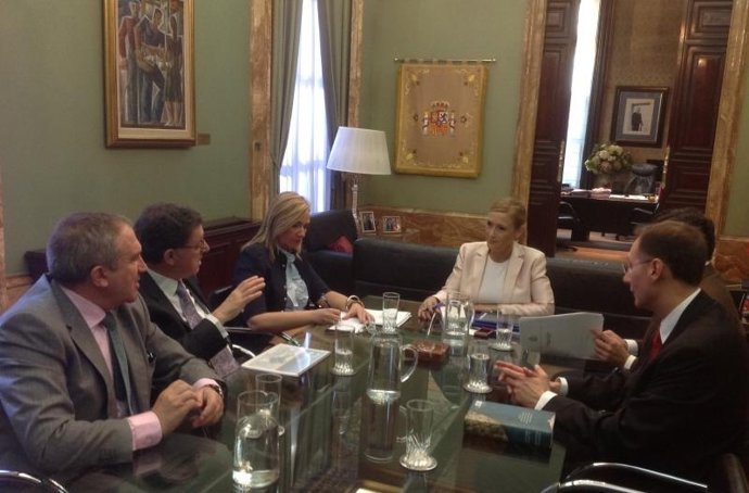 Reunión de la delegada del Gobierno con los empresarios del ocio nocturno