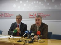 PSOE e IU estudian recurrir los pliegos de condiciones de la externalización de los seis hospitales públicos