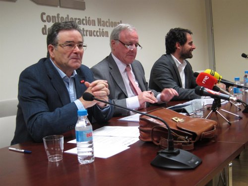 Lito (UGT), Juan Lazcano (CNC) y Vicente Sánchez (CC.OO.)