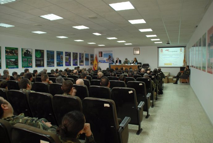 Militares Del Cefot De Cáceres En Jornadas Sobre Justicia