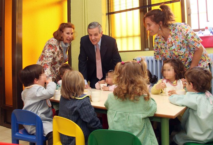 El alcalde de León, Emilio Gutiérrez, visita el centro San Lorenzo