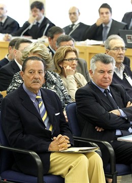 Julián Muñoz y Juan Antonio Roca durante el juicio por el caso Saqueo II