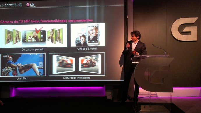 Oscar Rodríguez durante la presentación del LG optimus G