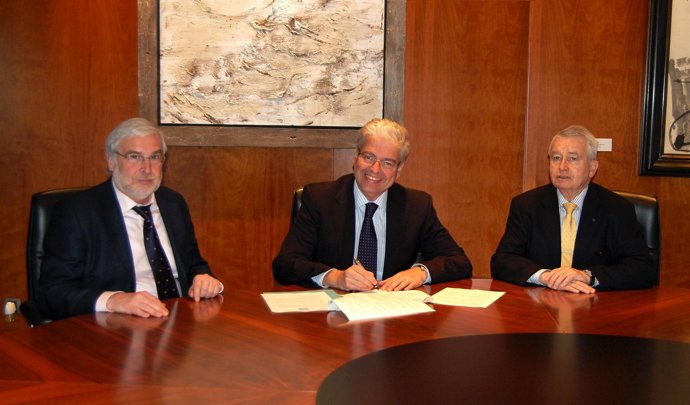 Jordi Cornet y Daniele Perico firman el convenio de colaboración
