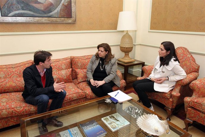 15 04 13 EMPLEO Y EMPRESA Darty