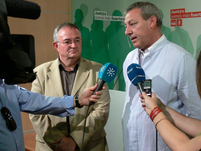 Álvarez de la Chica atiende a los medios