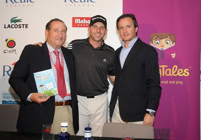 Pascual del Pobil, García y Tapias presentan un cuento interactivo sobre golf.