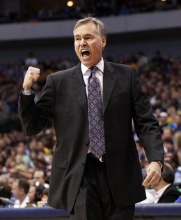 El entrenador de Los Angeles Lakers, Mike D'Antoni