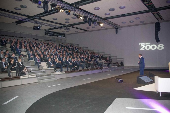 Peugeot presenta el 2008 a sus concesionarios